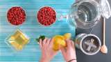 Sidro di mele con miele, limone e menta - Preparazione passo 2
