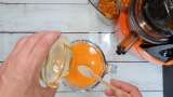 Succo di olivello spinoso con zenzero, limone e miele - Preparazione passo 4