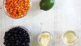 Succo energizzante di olivello spinoso e aronia con zenzero, lime e miele - Preparazione passo 1