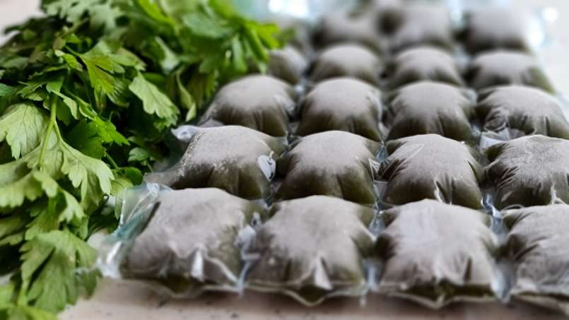 Succo di prezzemolo con lime in impacchi di ghiaccio, foto 3