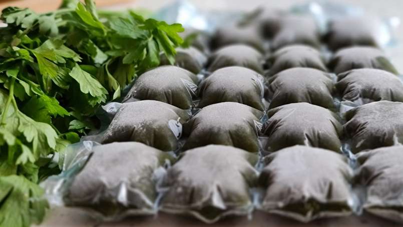 Succo di prezzemolo con lime in impacchi di ghiaccio, foto 4