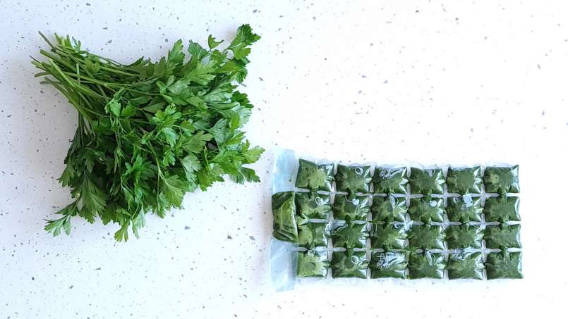 Succo di prezzemolo con lime in impacchi di ghiaccio, foto 13