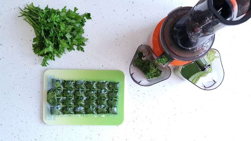 Succo di prezzemolo con lime in impacchi di ghiaccio, foto 15