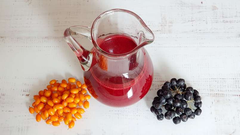 Succo energizzante di olivello spinoso e aronia con zenzero, lime e miele, foto 2