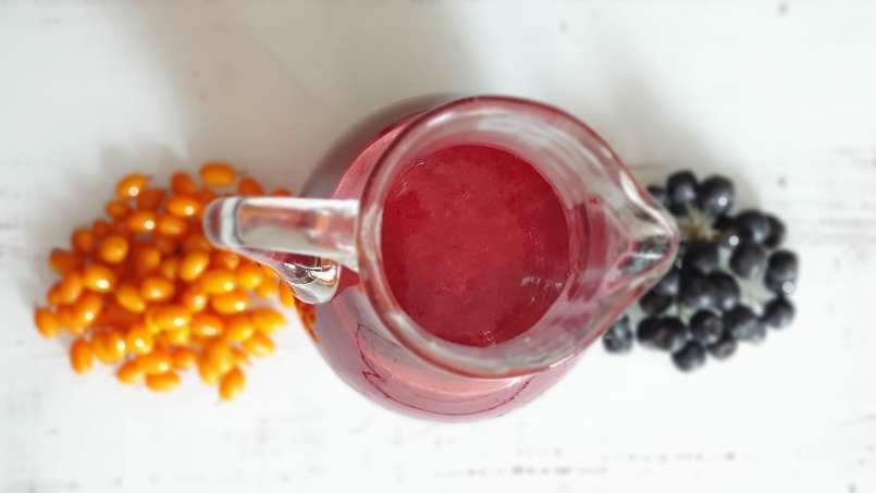 Succo energizzante di olivello spinoso e aronia con zenzero, lime e miele, foto 4