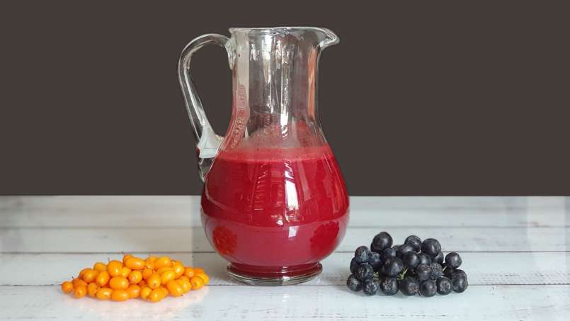 Succo energizzante di olivello spinoso e aronia con zenzero, lime e miele, foto 5