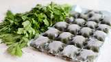 Succo di prezzemolo con lime in impacchi di ghiaccio